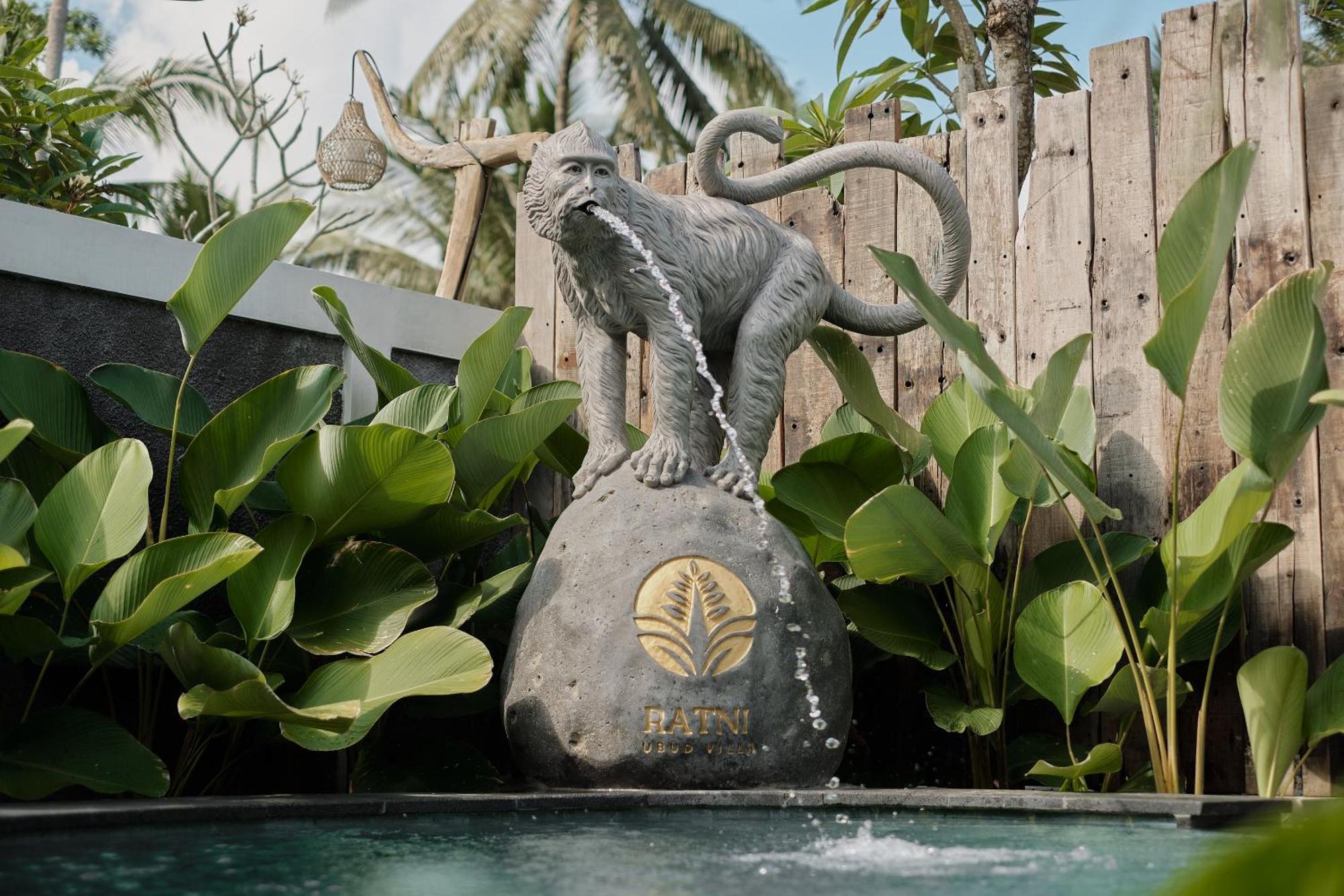 Ratni Ubud Villa Exterior photo